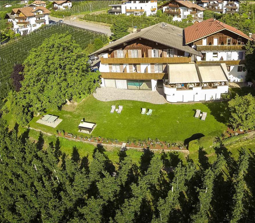 Pension An Der Linde Lagundo Bagian luar foto